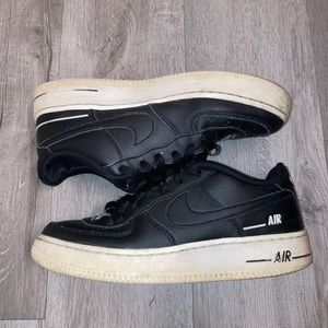 Black & white Nike air shoes
